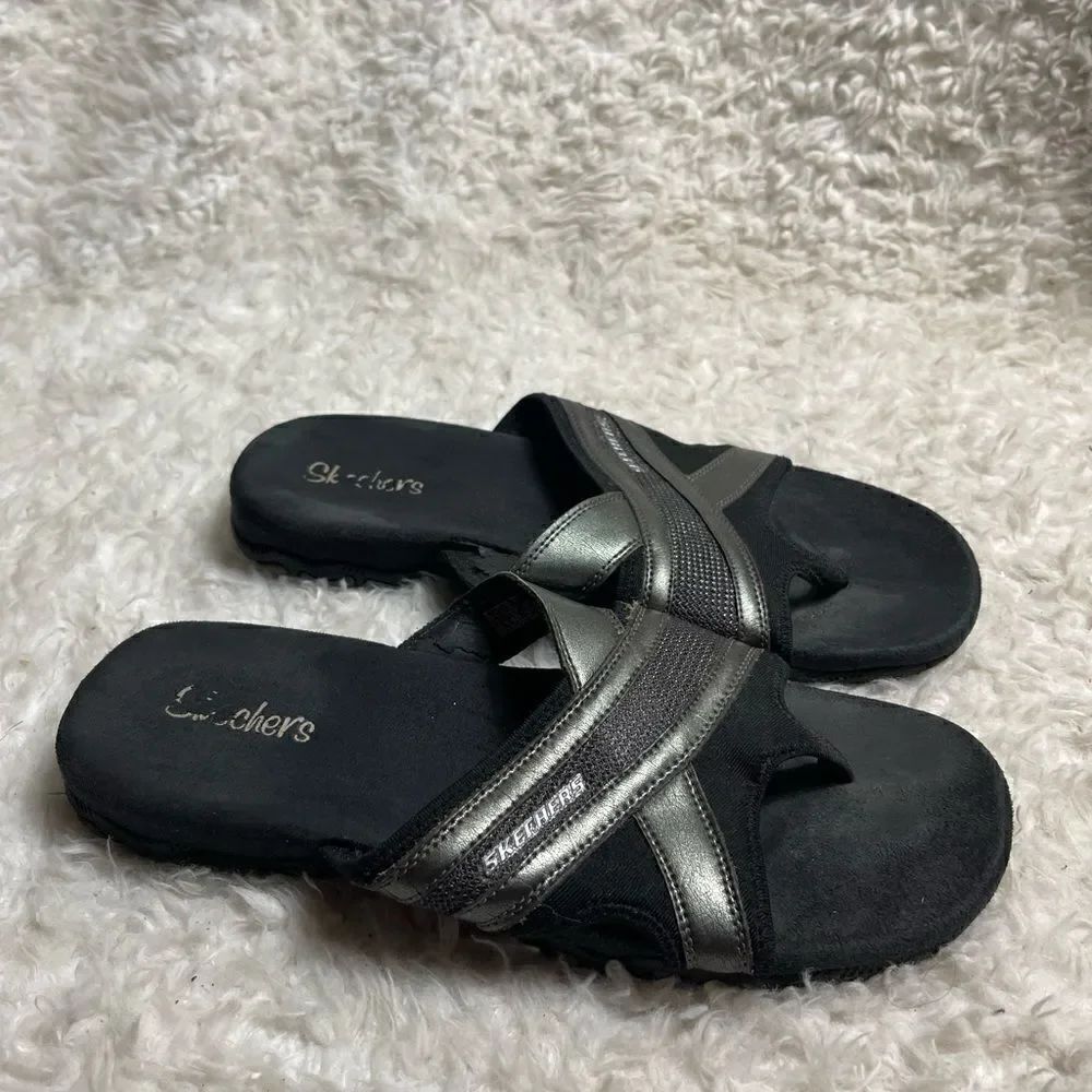 Skechers black & metallic gray slip on thong sandals rubber soles size 11.